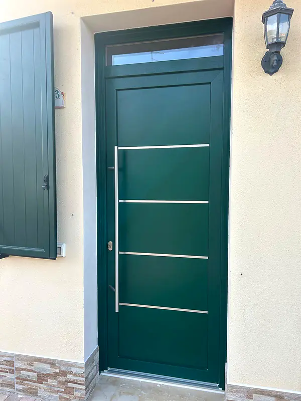 Portoncino verde muschio RAL 6005 con maniglione